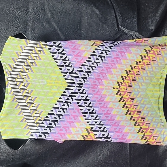 Calvin Klein size XL Is sleeveless blouse with asymmetrical Patterns. - Picture 7 of 7